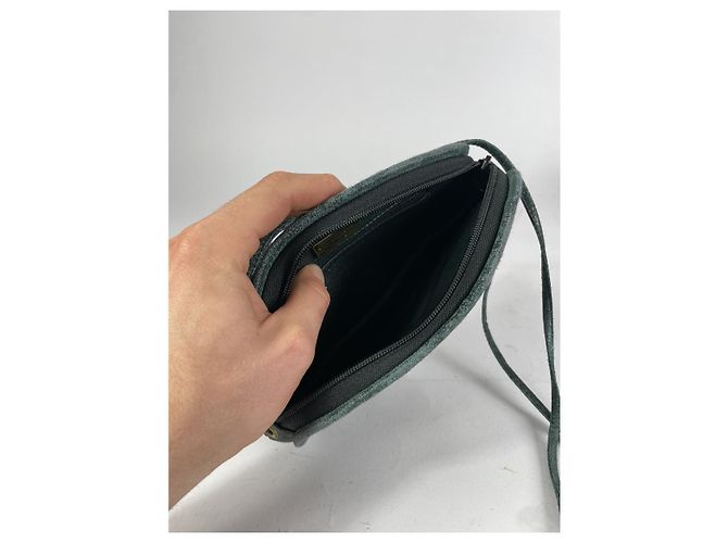 Borsa a mano mini Pocket in pelle verde di Givenchy - vista 3
