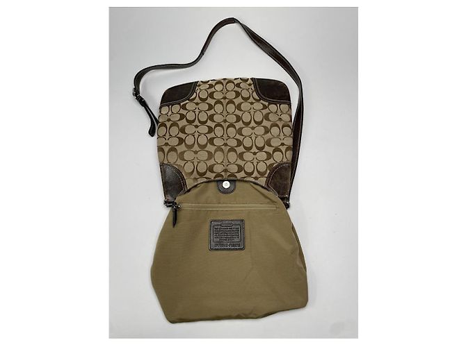 Bolsa de mão de couro bege Sufflette Signature da Coach - vista 2