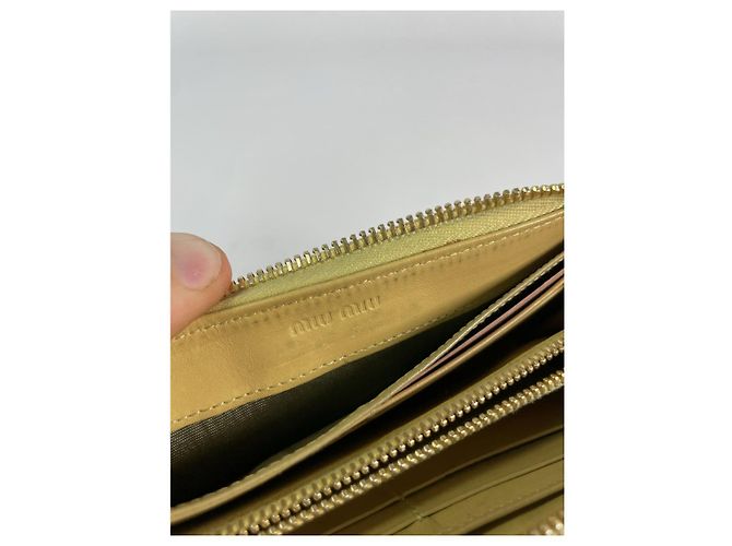 Cartera de cuero patentado amarillo Miu Miu - vista 3