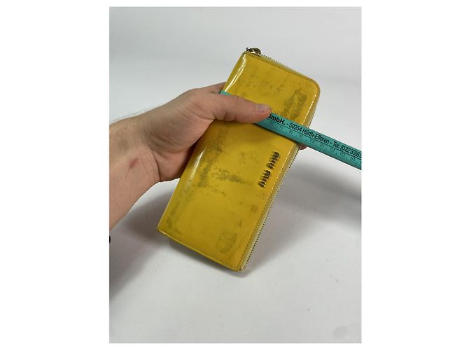 Cartera de cuero patentado amarillo Miu Miu - vista 5