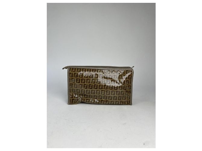 Fendi Baguette Clutch aus braunem Lackleder - Ansicht 4