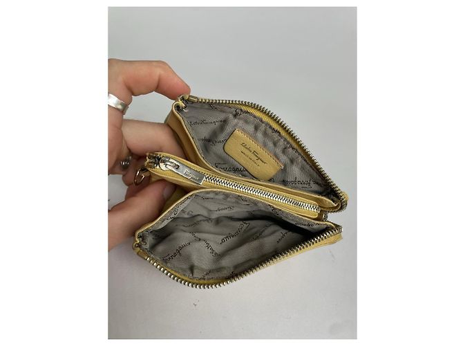 Billetera de cuero beige Salvatore Ferragamo - vista 2
