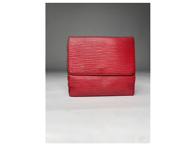 Cartera de cuero rojo Louis Vuitton Capucines Roja - vista 3