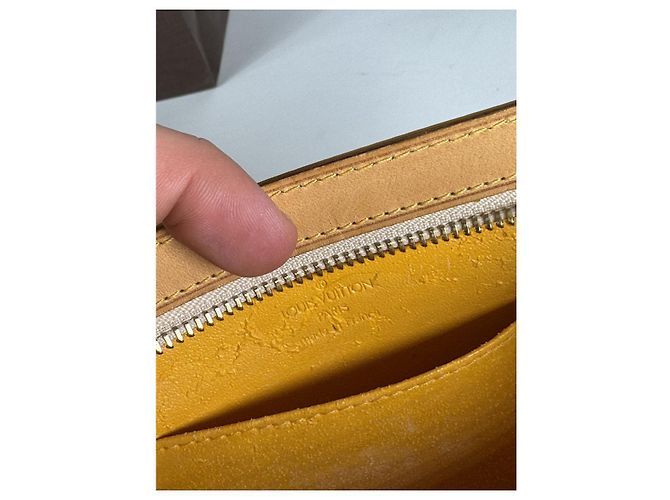 Louis Vuitton Forsyth Gelbe Lackleder-Handtasche - Ansicht 2