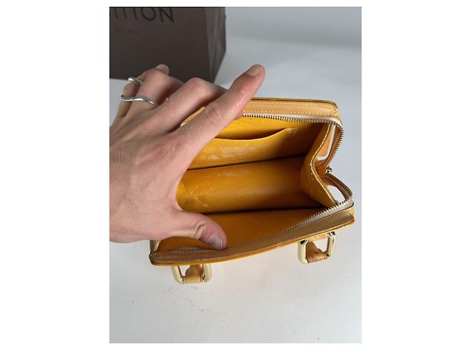 Louis Vuitton Forsyth Gelbe Lackleder-Handtasche - Ansicht 4
