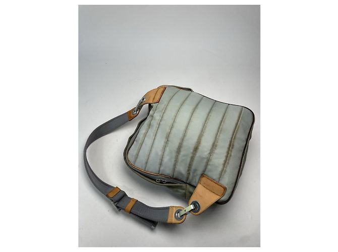 Louis Vuitton Bauchtasche / Handtasche aus grauem Polyester - Ansicht 5