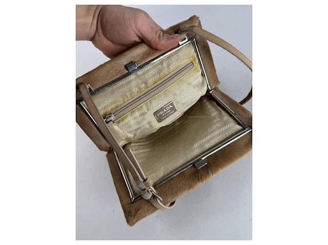 Borsa in pelliccia marrone Prada Re-Edition 2000 - vista 3