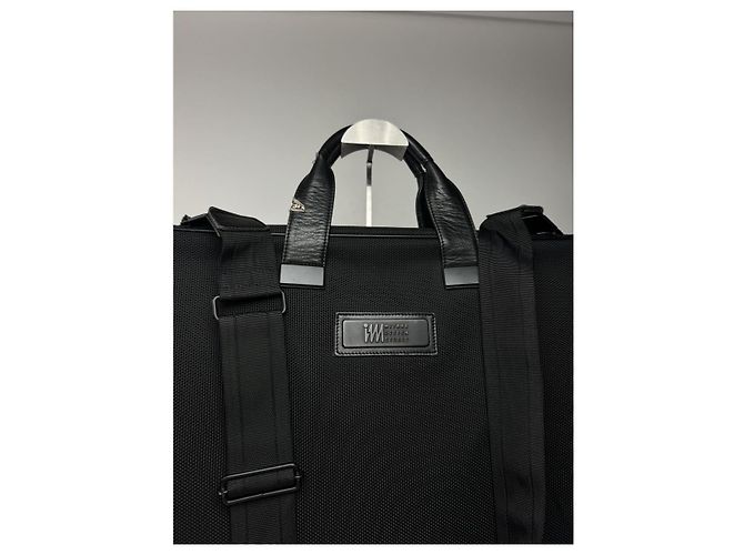 Borsa da viaggio in pelle nera Issey Miyake - vista 2
