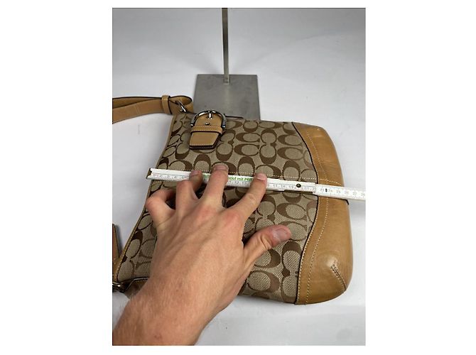 Borsa a mano in pelle marrone Sufflette Signature di Coach - vista 2