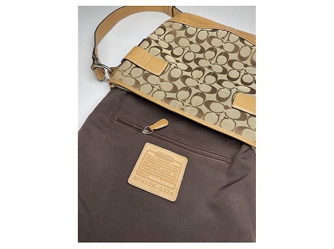 Borsa a mano in pelle marrone Sufflette Signature di Coach - vista 4