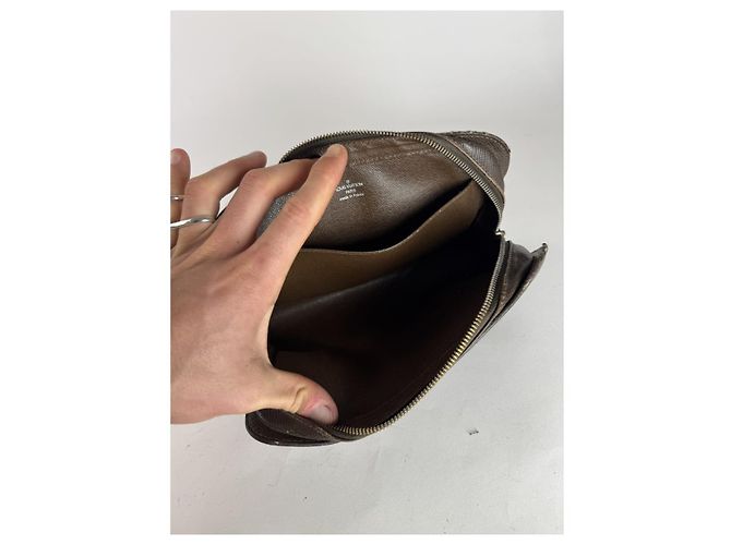 Clutch in pelle viola Louis Vuitton Saint Paul Porpora - vista 2
