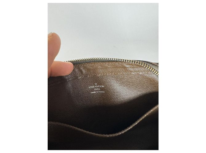 Clutch in pelle viola Louis Vuitton Saint Paul Porpora - vista 3