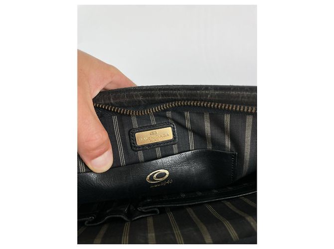 Clutch in pelle nera Balenciaga City Nero - vista 3