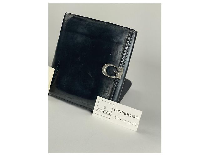 Gucci Marmont Geldbörse aus schwarzem Lackleder - Ansicht 3