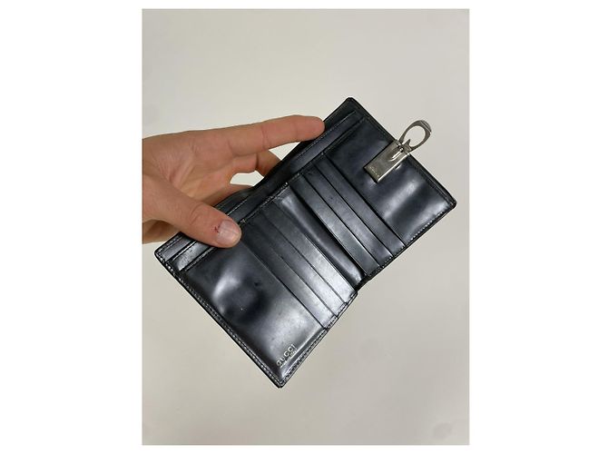 Gucci Marmont Geldbörse aus schwarzem Lackleder - Ansicht 4