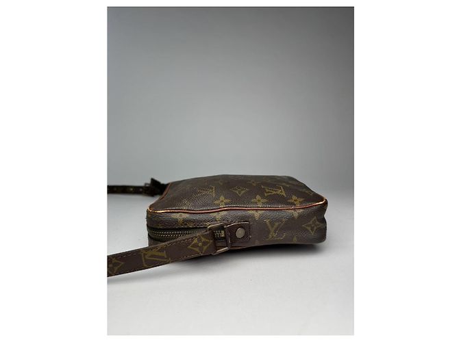 Sac à main vintage en cuir marron Louis Vuitton Dauphine - vue 2