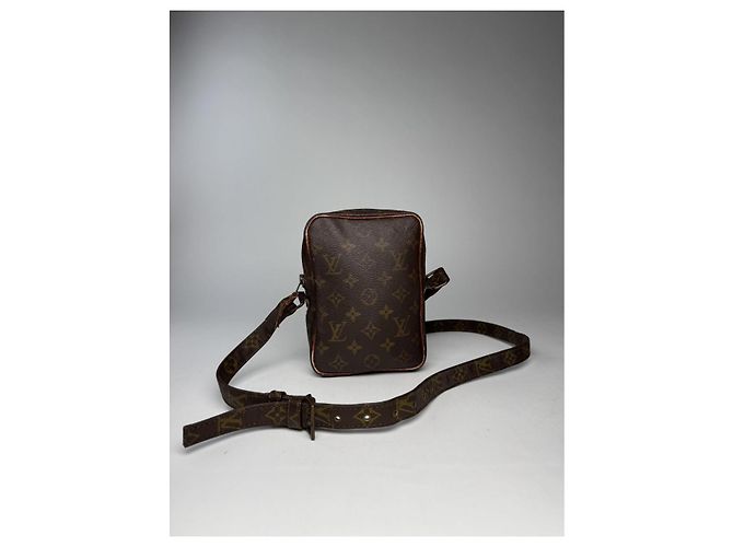 Sac à main vintage en cuir marron Louis Vuitton Dauphine - vue 4
