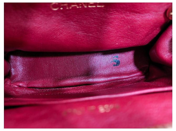 Chanel Tasche aus rotem gestepptem Leder mit Goldkette - Ansicht 13