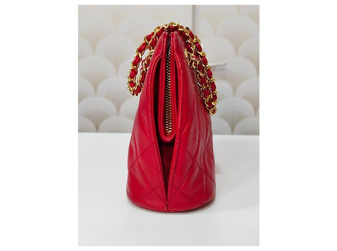 Chanel Tasche aus rotem gestepptem Leder mit Goldkette - Ansicht 16