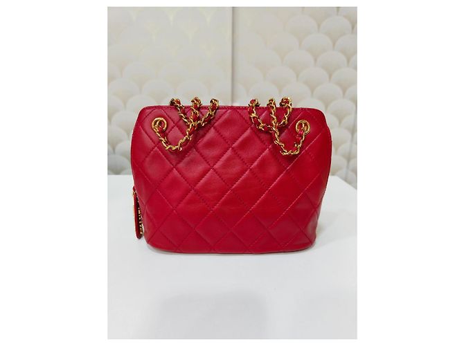 Chanel Tasche aus rotem gestepptem Leder mit Goldkette - Ansicht 3