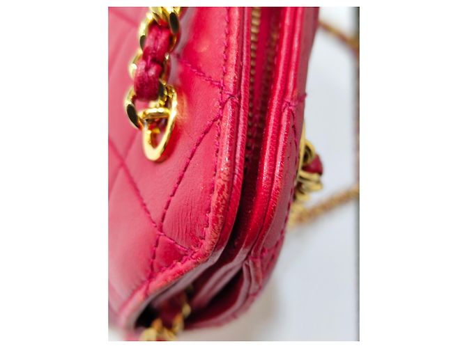 Chanel Tasche aus rotem gestepptem Leder mit Goldkette - Ansicht 5