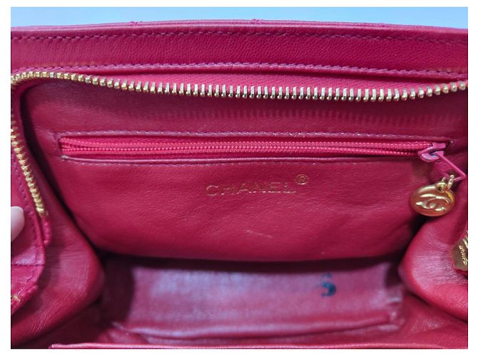 Chanel Tasche aus rotem gestepptem Leder mit Goldkette - Ansicht 7