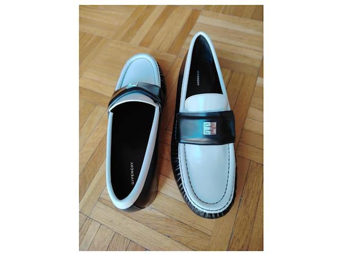 GIVENCHY SNEAKERS 4G IN PELLE DI VITELLO. Nero Bianco - vista 5