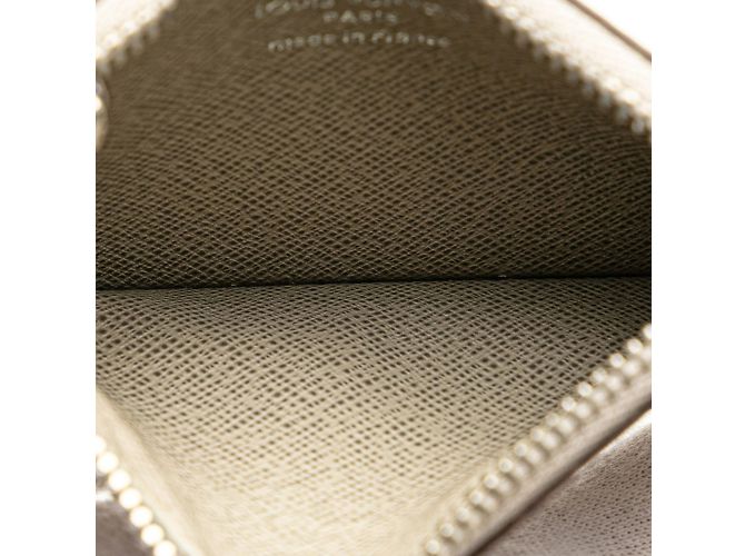 Pochette Cle Coin Case Taiga Louis Vuitton Beige - vista 8