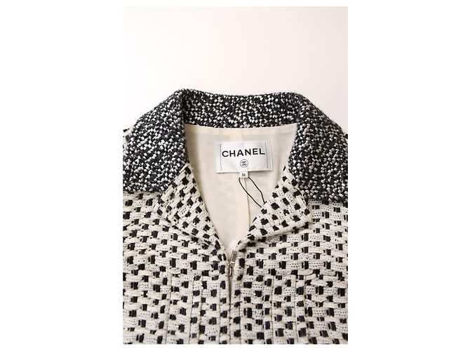 Timeless Jaqueta zíper Chanel com bolinhas em tweed de algodão preto e branco - vista 10