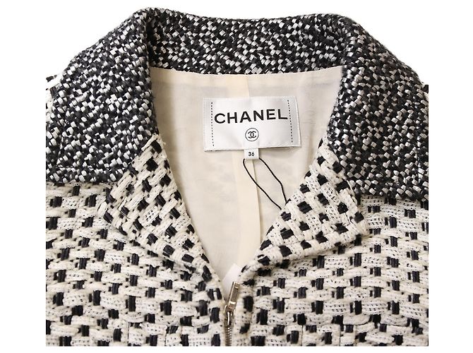 Timeless Jaqueta zíper Chanel com bolinhas em tweed de algodão preto e branco - vista 5