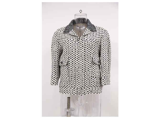 Timeless Jaqueta zíper Chanel com bolinhas em tweed de algodão preto e branco - vista 6