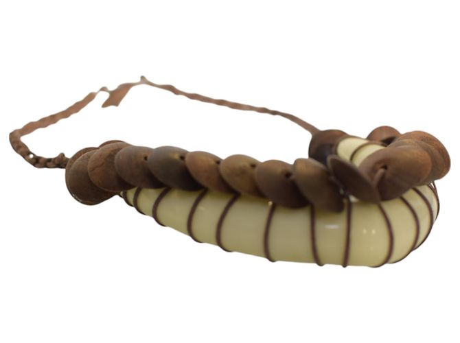 Autre Marque Collana etnica tribale con dischi in legno marrone e pelle crema a forma di V - vista 2