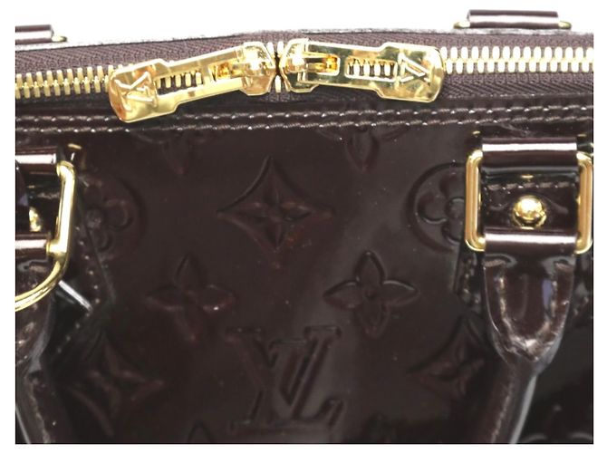 Borsa Louis Vuitton Vernis Alma PM Rosso Bordò - vista 16