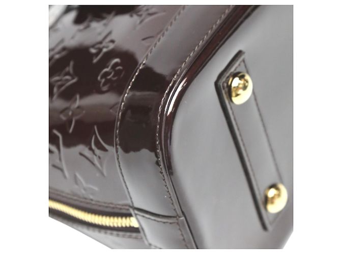 Borsa Louis Vuitton Vernis Alma PM Rosso Bordò - vista 6