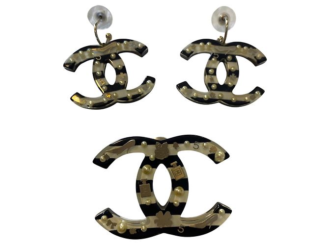 Set di spilla e orecchini Chanel 05A in resina, perle, smalto, CC, righe nere e bianche, grande dimensione Nero Bianco - vista 2