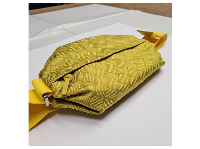 Marsupio Bottega Veneta in nylon giallo - vista 2