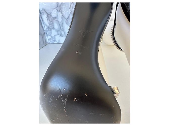 Sandali Giuseppe Zanotti con Strass Neri in Vernice 38 Nero - vista 5