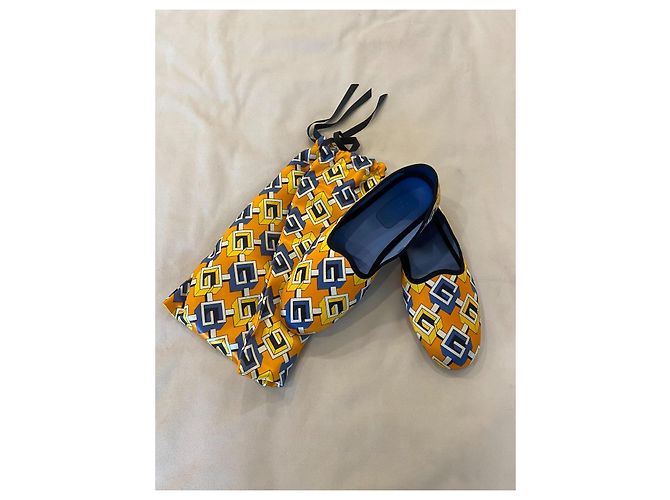 Marmont Pantofole Gucci Uomo in Seta Rossa con Stampa G Geometrica Multicolore - vista 5