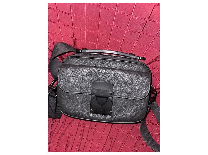 Louis Vuitton S Lock Messenger in pelle Taurillon nera Nero - vista 2