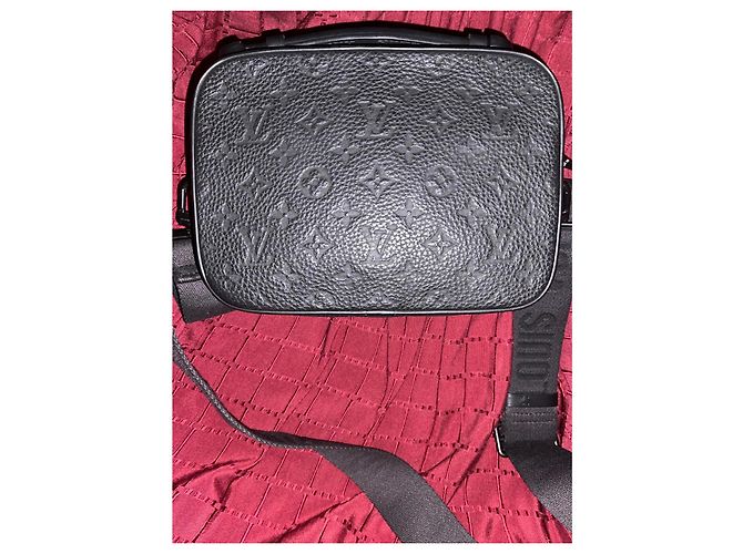 Louis Vuitton S Lock Messenger in pelle Taurillon nera Nero - vista 3