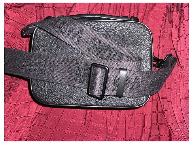 Louis Vuitton S Lock Messenger in pelle Taurillon nera Nero - vista 4