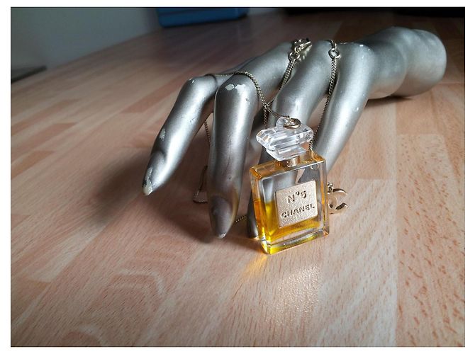 Collana Chanel No.5 in metallo con pendente CC Multicolore - vista 4