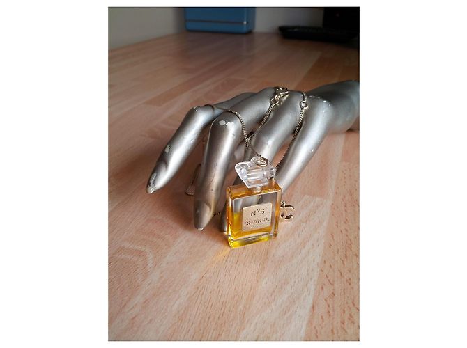 Collana Chanel No.5 in metallo con pendente CC Multicolore - vista 8