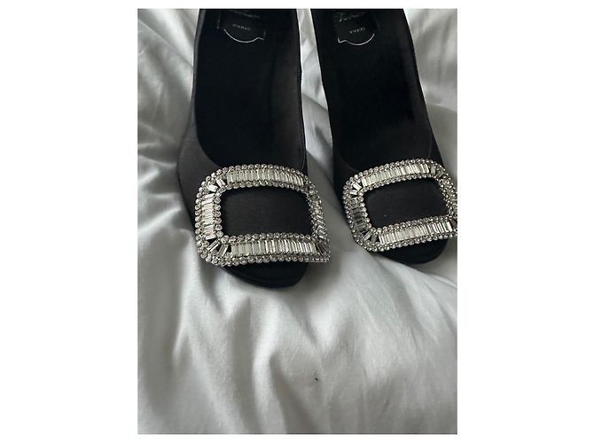 Décolleté Roger Vivier Trumpet in raso nero - vista 2
