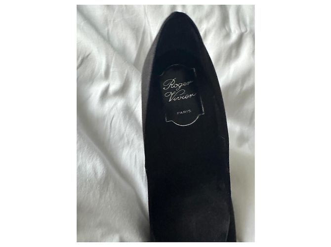 Décolleté Roger Vivier Trumpet in raso nero - vista 5