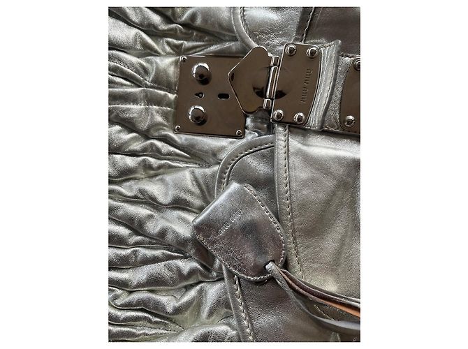 Bolsa de mão acolchoada Miu Miu em couro prateado Prata - vista 6