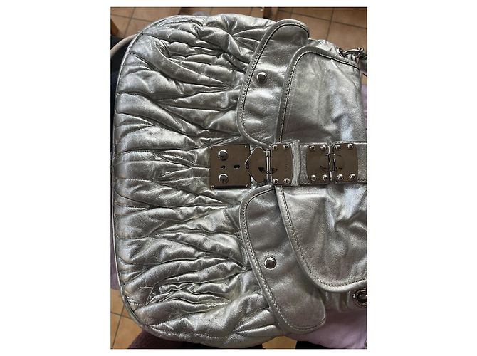 Bolsa de mão acolchoada Miu Miu em couro prateado Prata - vista 7