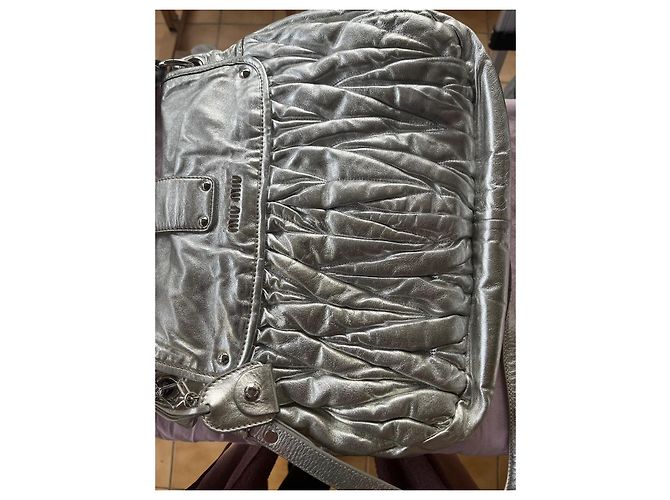 Bolsa de mão acolchoada Miu Miu em couro prateado Prata - vista 9