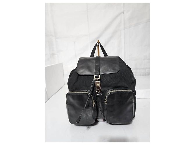 Schwarzer Nylon-Rucksack mit Vintage-Lederbesatz von Gucci - Ansicht 10