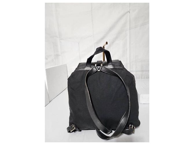 Schwarzer Nylon-Rucksack mit Vintage-Lederbesatz von Gucci - Ansicht 11